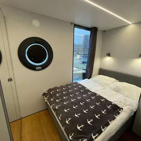 Hausboot Fjord Mobydick In Mit Dachterrasse * Flensbourg