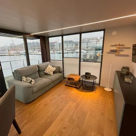 Hausboot Fjord Mobydick In Mit Dachterrasse Hébergement de vacances Flensbourg