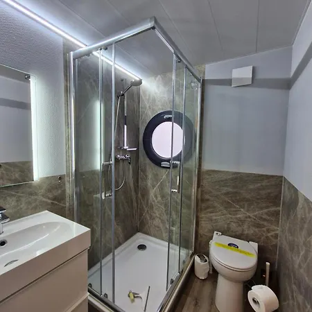 Hausboot Fjord Mobydick In Mit Dachterrasse Hébergement de vacances